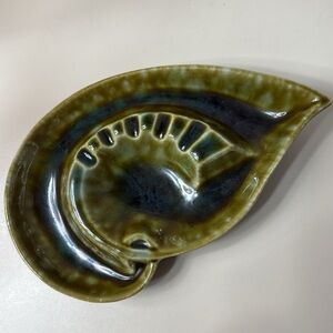Vintage Ceramic Green Swirl Leaf-Shaped Ashtray Trinket Dish Mid Century USA